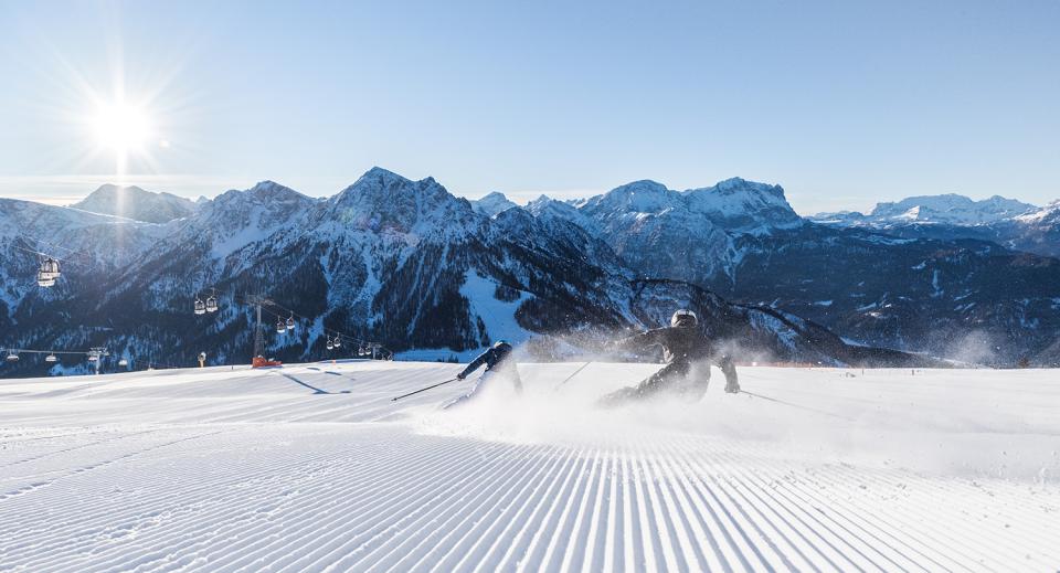 Skifahrer im Skigebiet Kronplatz